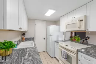 Photo #5: 6586076 Listing