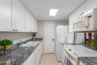 Photo #6: 6586076 Listing