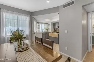 Photo #5: 6586297 Listing