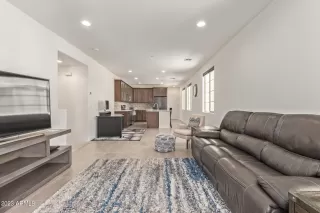 Photo #5: 6588046 Listing