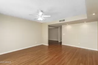 Photo #4: 6588553 Listing