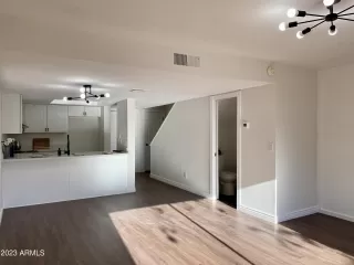 Photo #5: 6588607 Listing