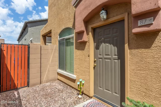 MLS: 6588732 Condo For Sale