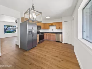 Photo #6: 6589268 Listing