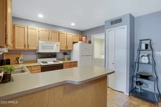 Photo #6: 6589896 Listing