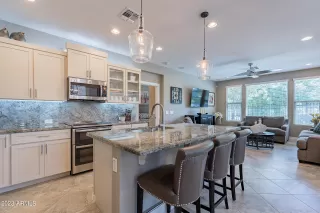 Photo #5: 6589999 Listing