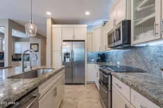 Photo #6: 6589999 Listing