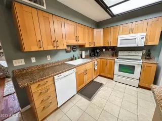 Photo #5: 6590380 Listing 