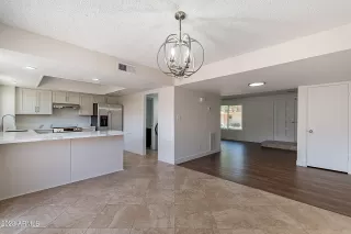 Photo #5: 6590947 Listing