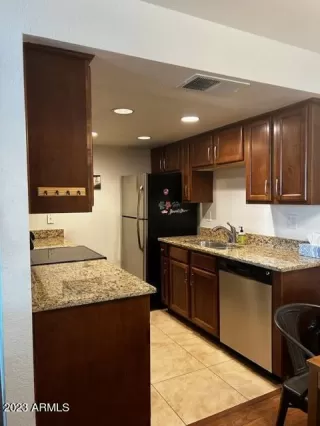 Photo #5: 6592135 Listing