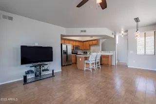 Photo #5: 6593407 Listing