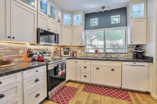 Photo #6: 6593797 Listing