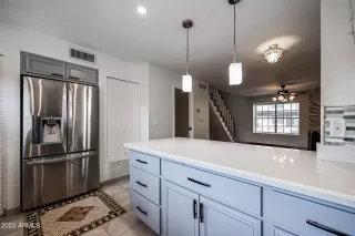 Photo #6: 6593986 Listing