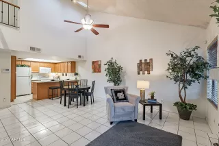 Photo #2: 6595000 Listing