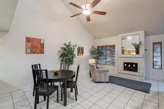 Photo #3: 6595000 Listing