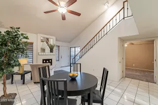 Photo #4: 6595000 Listing