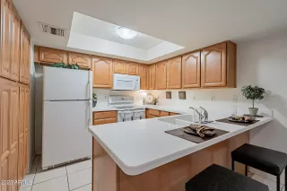 Photo #6: 6595000 Listing