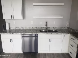 Photo #4: 6595346 Listing