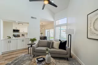 Photo #3: 6596452 Listing 