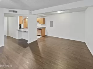 Photo #4: 6596607 Listing