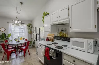 Photo #5: 6596736 Listing