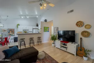 Photo #6: 6596736 Listing