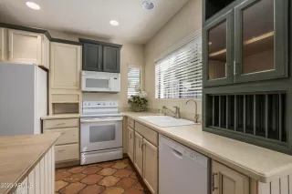 Photo #5: 6597359 Listing