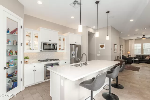 MLS: 6598769 Condo For Sale