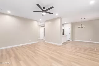 Photo #3: 6599600 Listing