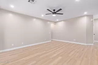 Photo #6: 6599600 Listing