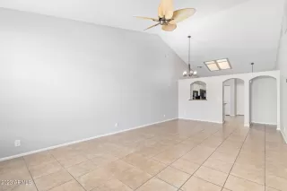 Photo #5: 6602348 Listing