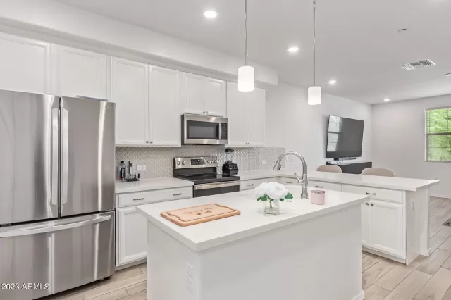 MLS: 6604744 Condo For Sale