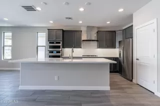 Photo #5: 6605086 Listing 