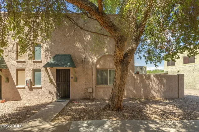 MLS: 6605582 Condo For Sale