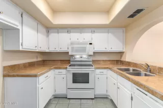 Photo #3: 6607088 Listing 