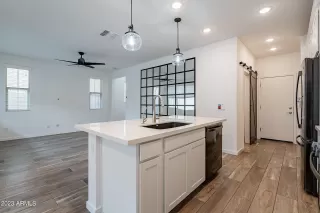 Photo #4: 6608343 Listing