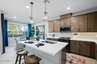 Photo #5: 6609332 Listing