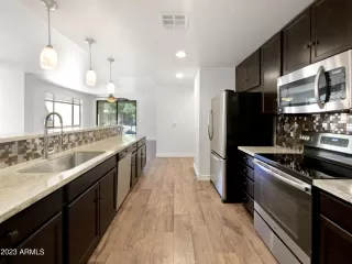 Photo #5: 6610418 Listing