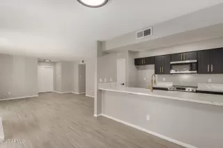 Photo #6: 6610489 Listing 