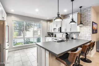 Photo #5: 6610970 Listing