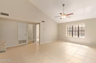 Photo #4: 6611192 Listing