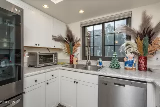 Photo #5: 6612500 Listing