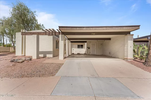 MLS: 6612529 Condo For Sale