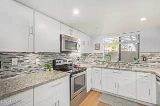 Photo #2: 6612618 Listing