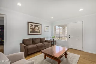 Photo #5: 6612618 Listing