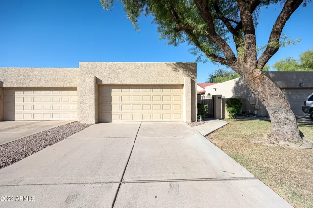 MLS: 6613452 Condo For Sale