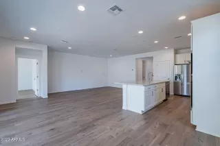 Photo #4: 6613785 Listing