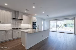 Photo #5: 6613785 Listing