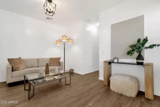 Photo #4: 6613880 Listing