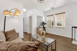 Photo #5: 6613880 Listing